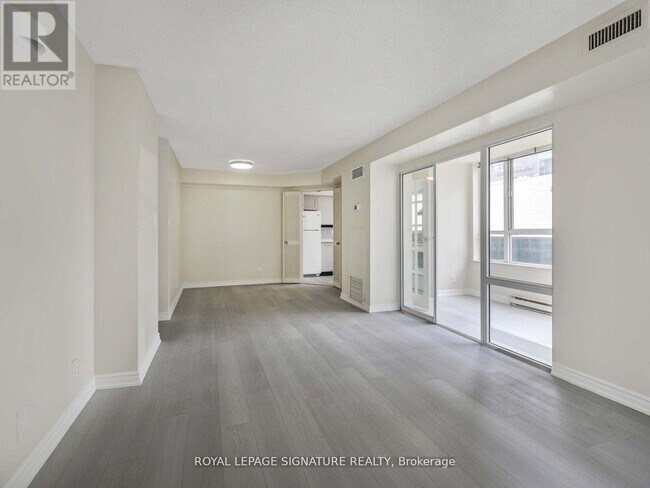 Photo du bâtiment - 44 Gerrard St W