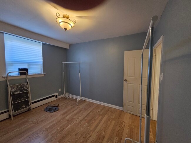 Building Photo - 14 Denbigh Cres