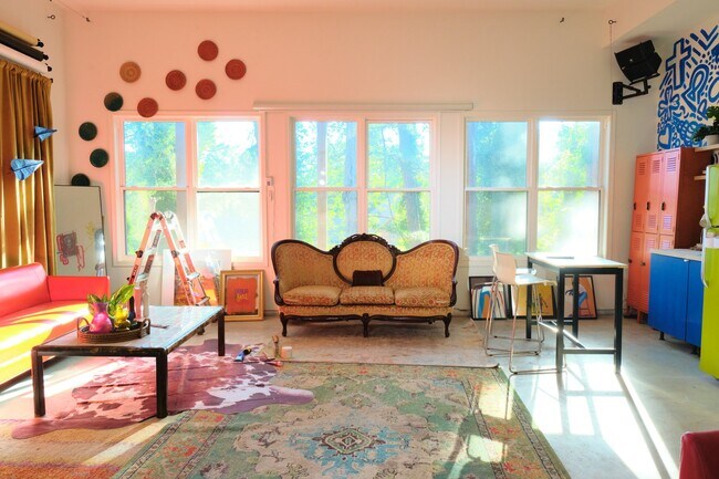 Foto del edificio - 2561 Sylvan Rd