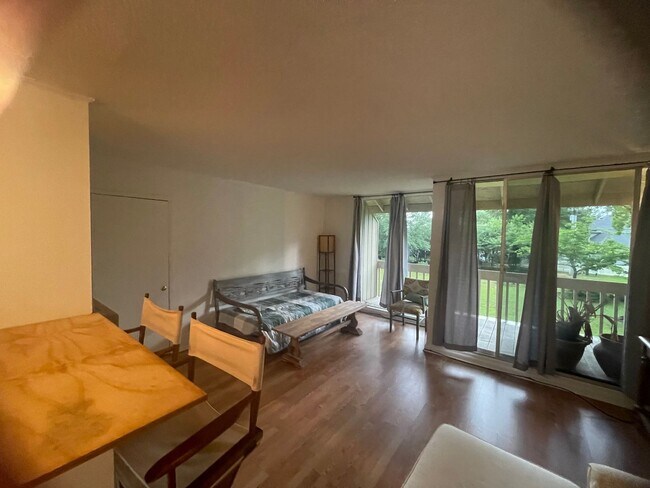 Building Photo - Studio available at Seacliff!