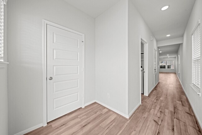Foto del edificio - 8340 Bristlecone Pne Wy