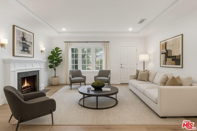 Foto del edificio - 641 N Martel Ave