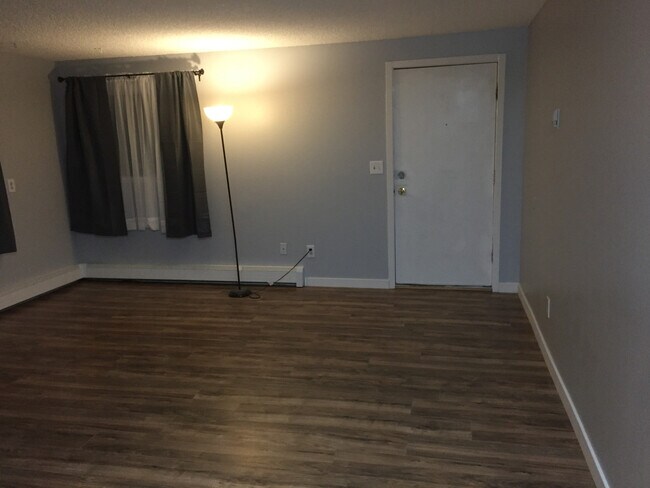 Building Photo - E 23rd 4 Plex
