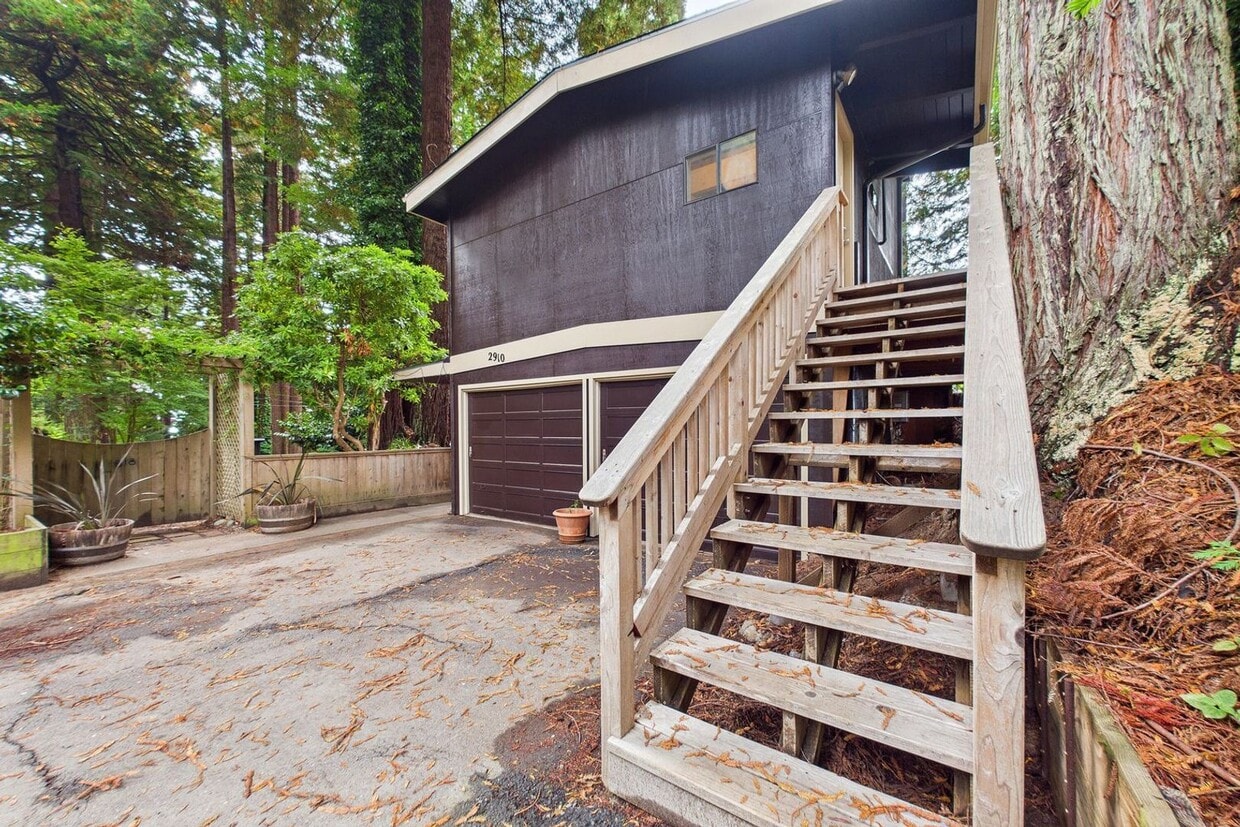 Primary Photo - 2910 Greenbriar Ln