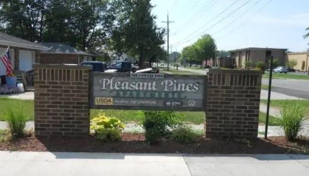 Foto del edificio - 120 N Pleasant St