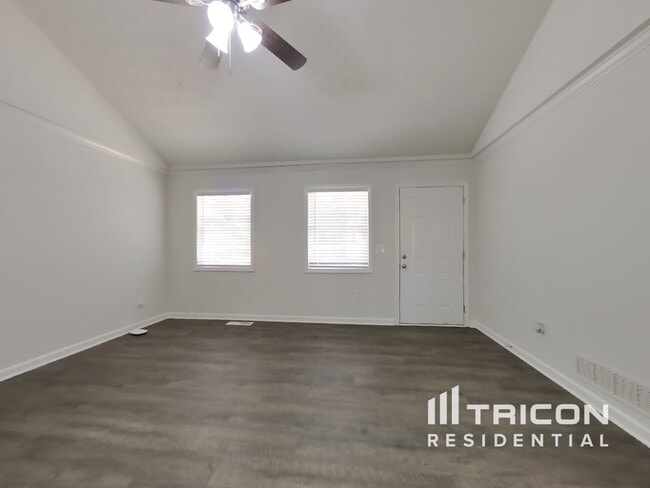 Building Photo - 3764 Cherokee Overlook Dr