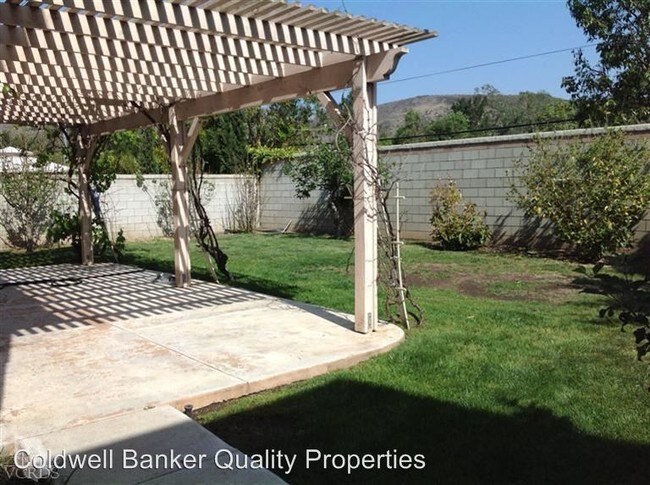 Building Photo - 208 Cliffwood Dr