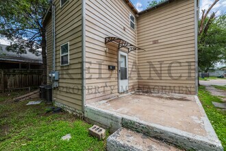 Building Photo - 2147 N Park Pl