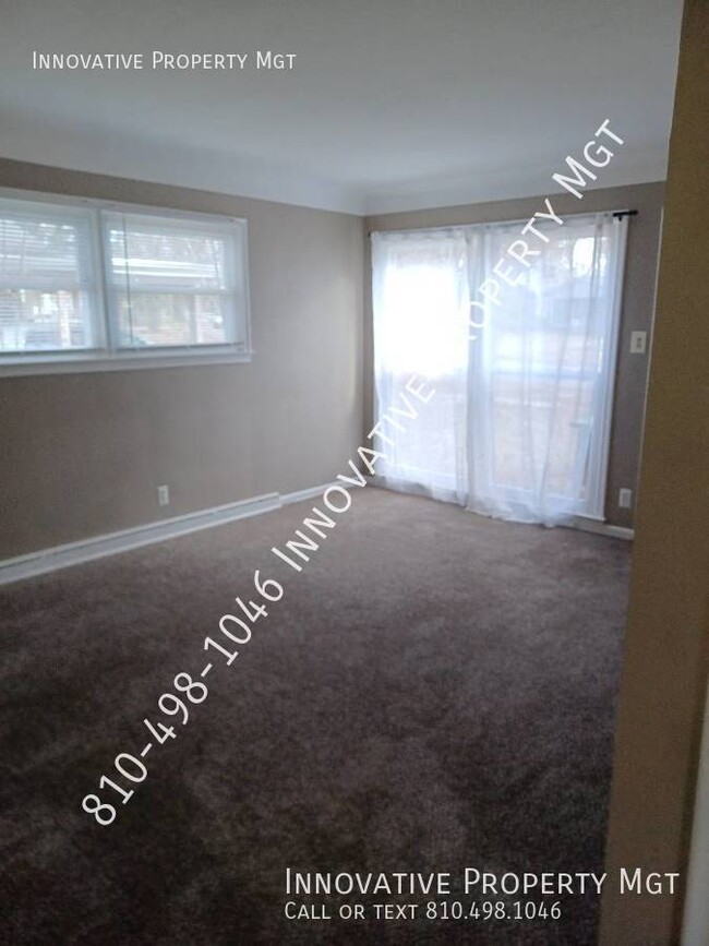Building Photo - 3 Bedroom, Car port and covered porch!