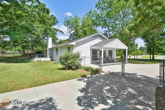 Building Photo - 306 Tyrone Rd