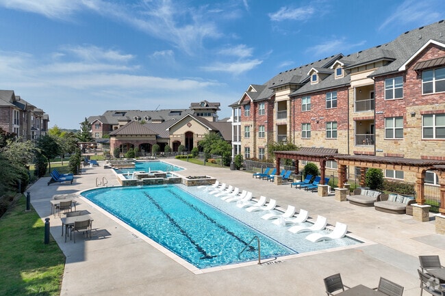 Swimming Pool - Auberge of Burleson