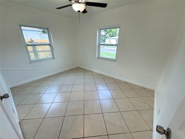 Foto del edificio - 848 NW 16th Terrace