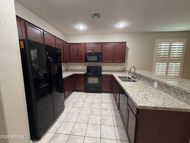 Foto del edificio - 10320 W Yuma St