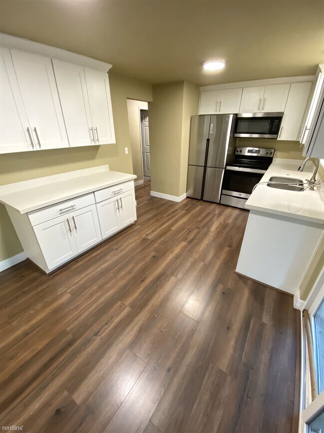 Foto del edificio - 3 br, 1 bath Duplex - 9914 112th Street So...