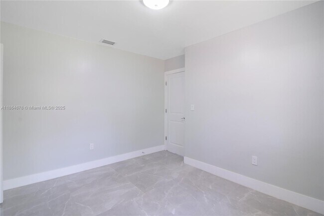 Foto del edificio - $2,700MONTHLY;11715 NW 22ND CT MIAMI, FL 3...