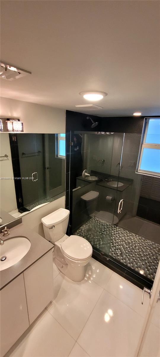 Foto del edificio - 7333 Dickens Ave