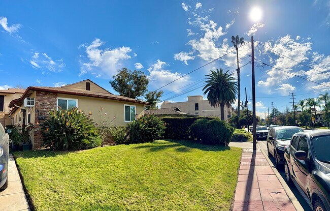 Building Photo - 7110 1/2 Haskell Ave