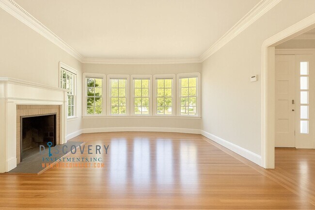 Building Photo - Upper Rockridge 3 Bedroom Home