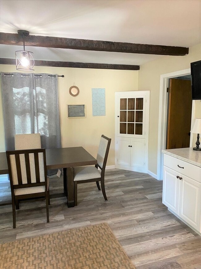 Building Photo - 3 bedroom student house located on a quiet...