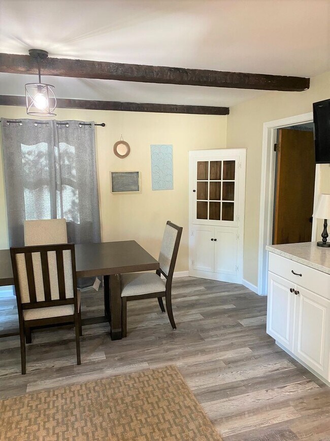 Foto del edificio - 3 bedroom student house located on a quiet...