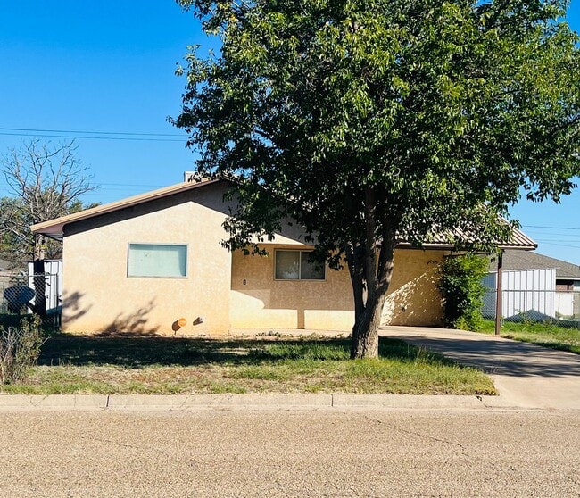 Foto del edificio - Home on Leo Drive