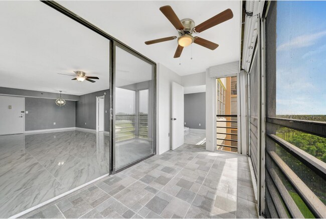 Building Photo - 1100 Saint Charles Pl