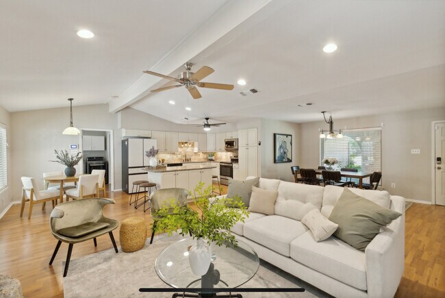 Building Photo - 624 Cimarron Trl