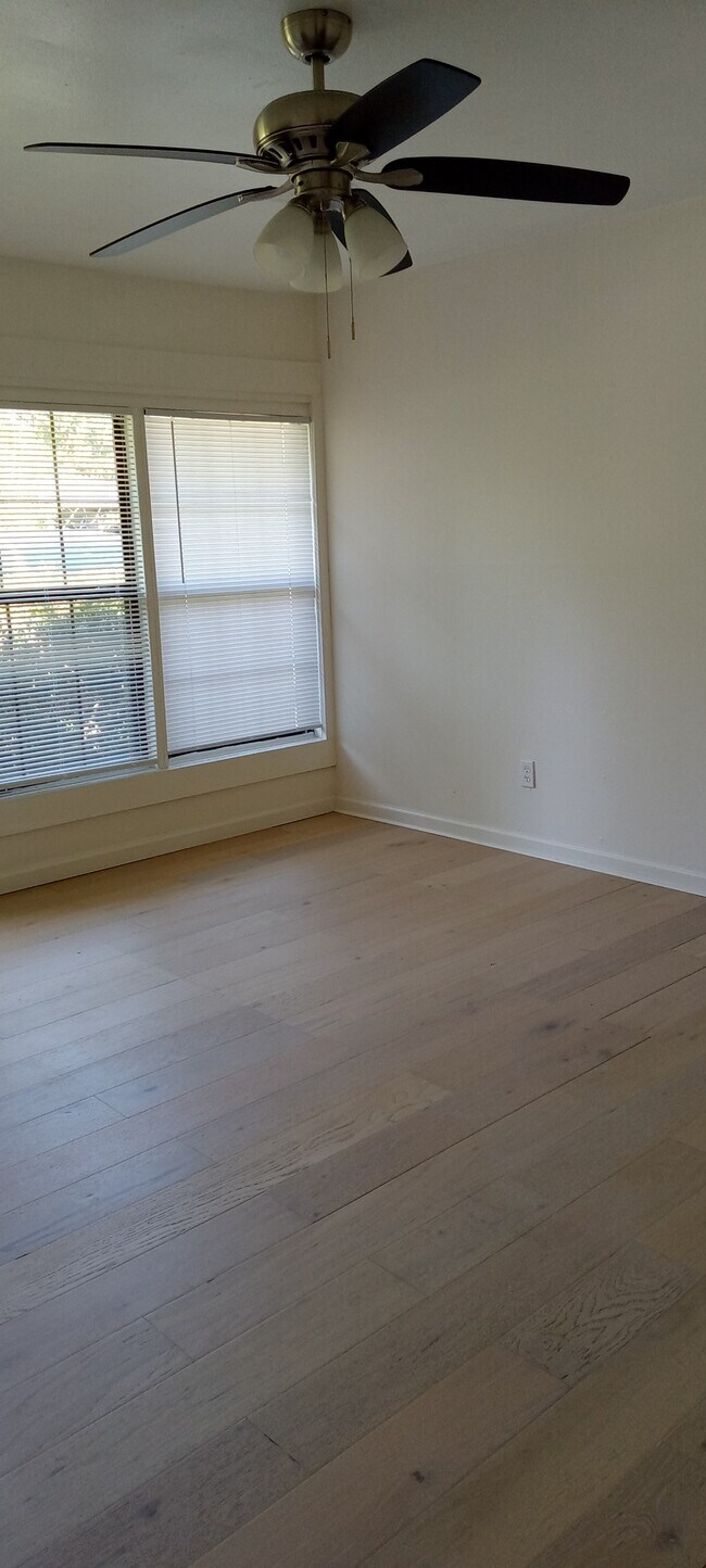 Foto del edificio - 4230 Beverly Ave