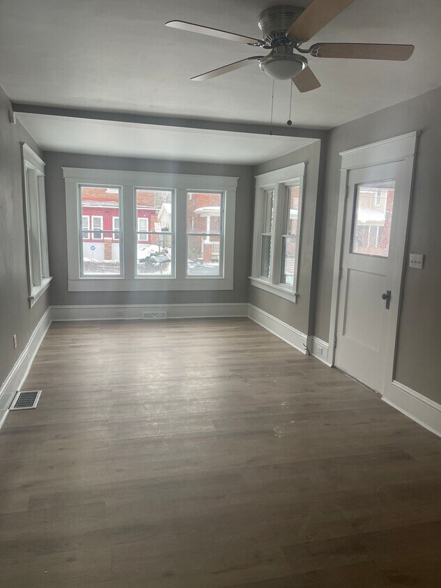 254 W 16th St Unit 254 West 16th 1st floor, Erie, PA 16502 Room for