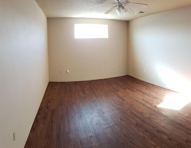 Foto del edificio - 5825 6th St