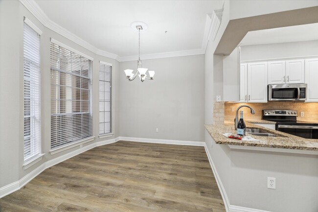 Building Photo - 5353 Memorial Dr