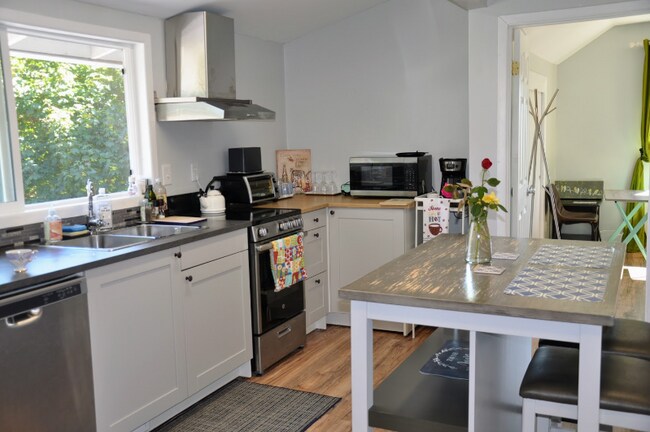 Building Photo - 3005 SE Francis St