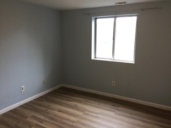 Building Photo - 175 Clare Ave