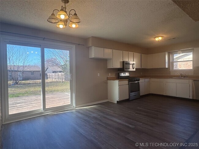 Foto del edificio - 13786 S Hickory St