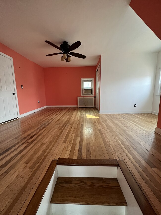 Primary bedroom - 1330 Eagle Ave