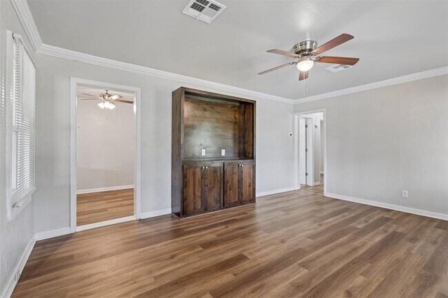 Building Photo - 510 N Marshall Dr