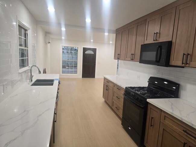 Building Photo - GLENHAVEN - ANAHEIM