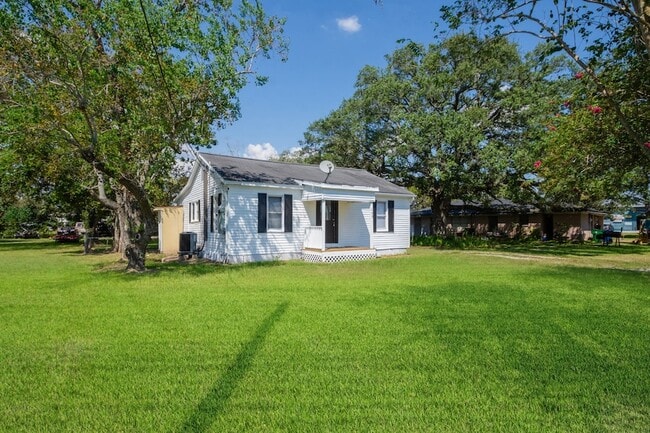 Foto del edificio - 108 Lostracco St