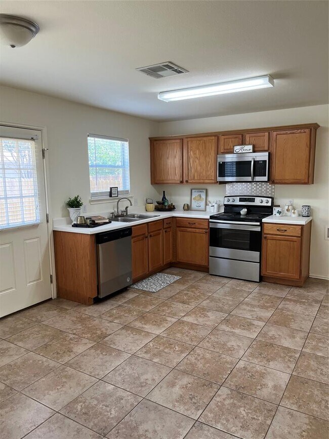 Foto del edificio - 3104 Tyler Ln