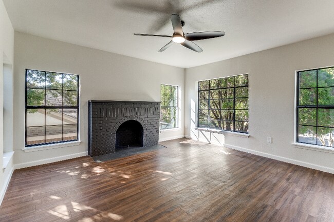 Foto del edificio - 826 N Clinton Ave