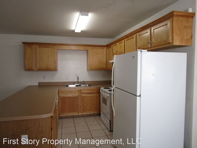 Building Photo - 3 br, 3 bath Apartment - 1081-2 Solana Avenue