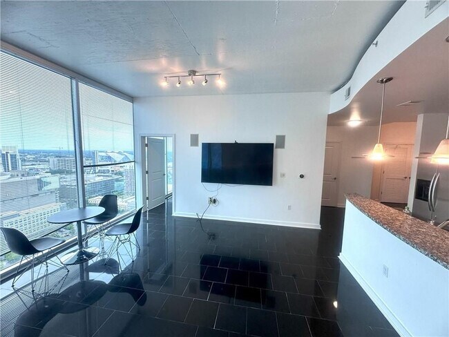 Foto del edificio - 400 W Peachtree St NW