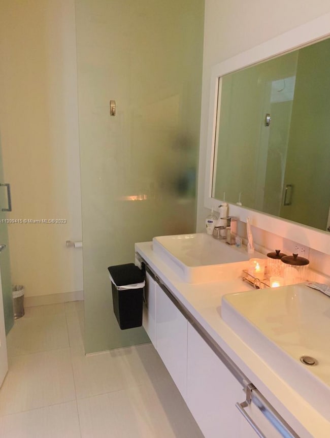 Foto del edificio - 10220 NW 63rd Ter