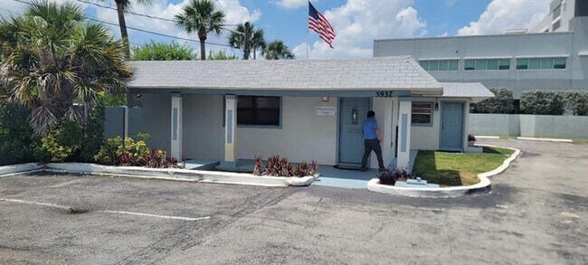 Building Photo - 5937 Taft St