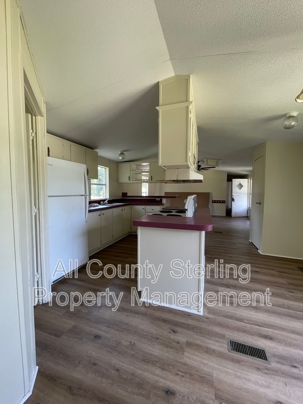 Building Photo - 186 NW Gerson Ln
