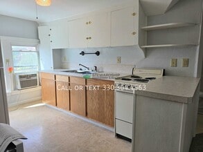 Building Photo - 535 W Maple St