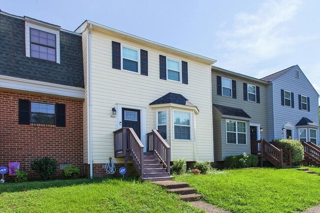 Building Photo - Spacious Williamsburg Townhome with Modern...