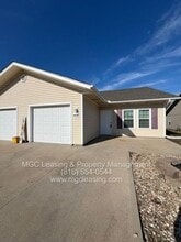 Building Photo - 622 Willow Ln