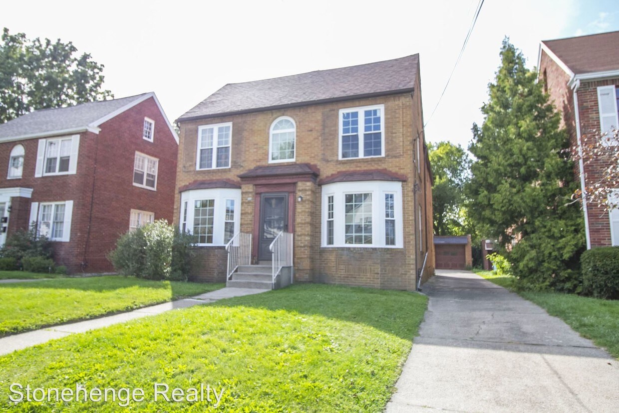 3933 Torrance Dr, Toledo, OH 43612 Condo for Rent in Toledo, OH