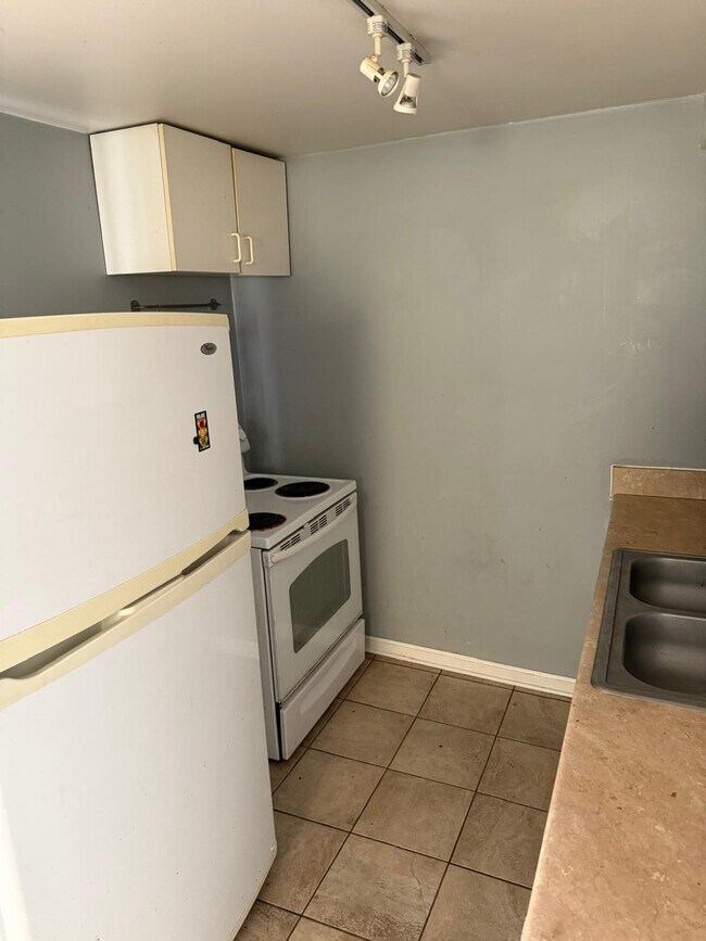 Foto del edificio - 23355 Easterling Ave